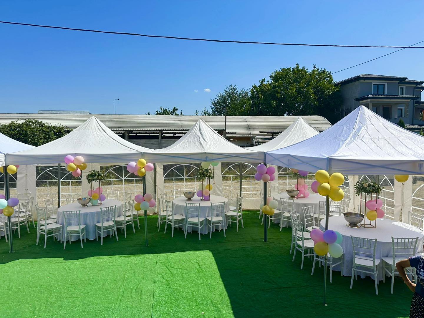 Aranjament floral lung pentru masa de prezidiu București, Ilfov și Prahova - Decor nuntă PIM MOOD