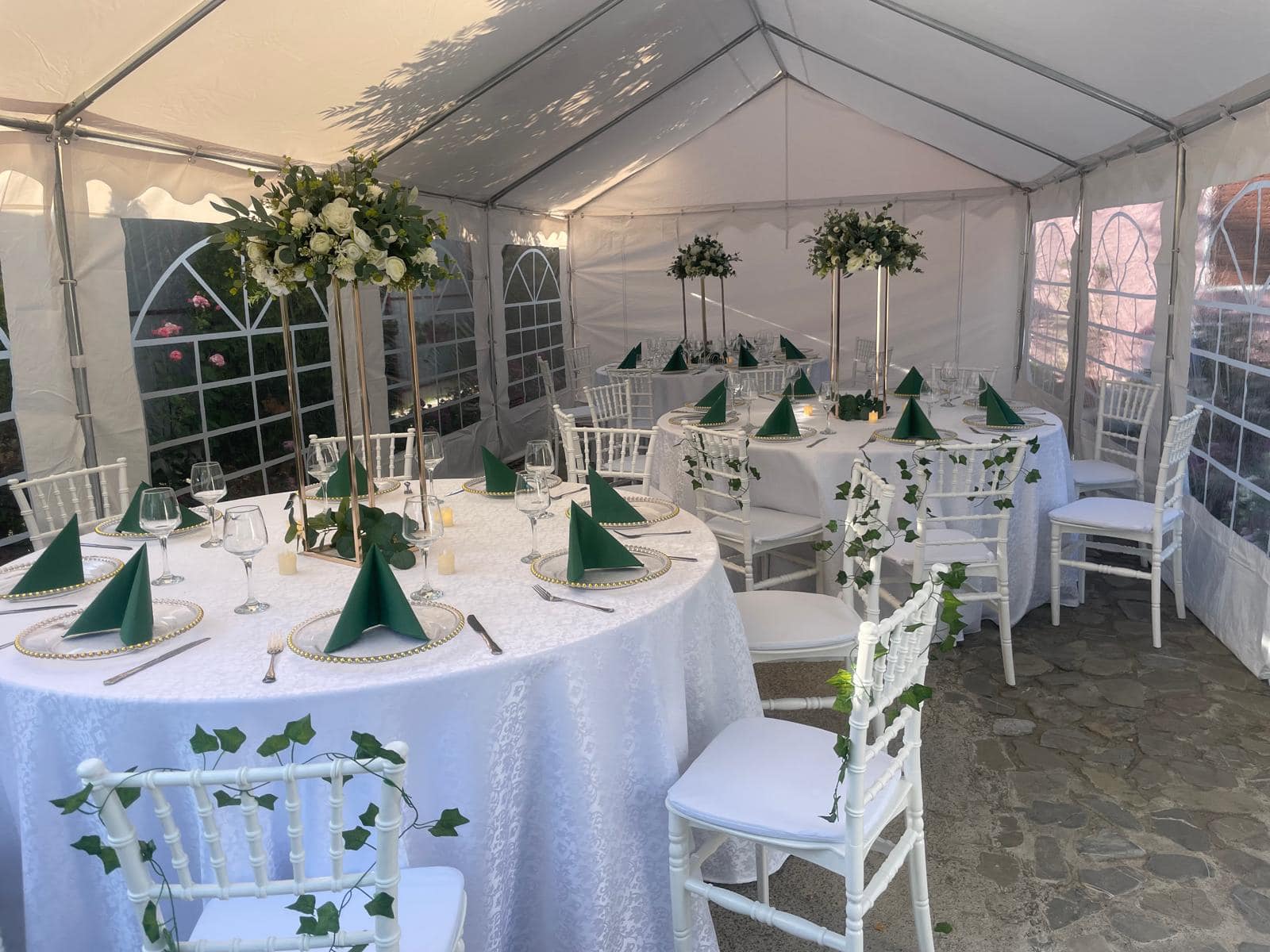 Setup masă eveniment premium cu farfurii și tacâmuri lux Ilfov și Prahova - PIM MOOD